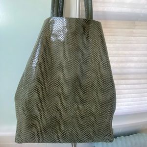 Beautiful Soriano bag. Was purchased in 2022.